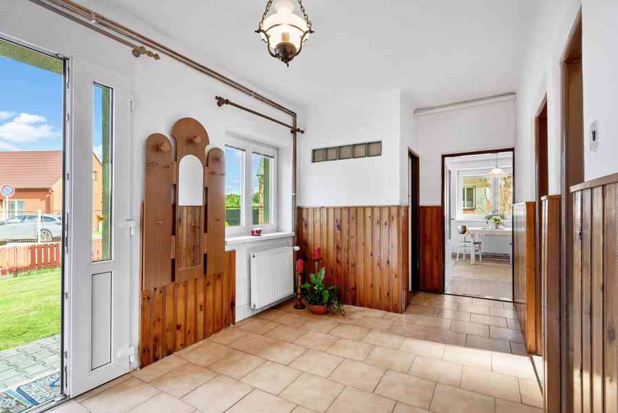 Prodej útulného domu v Libáni, zahrádka, garáž, sklep - foto 19