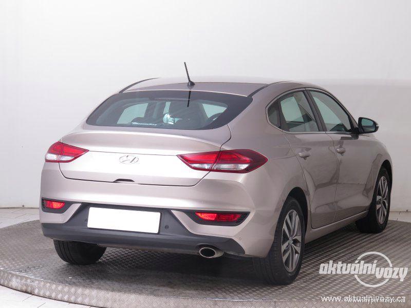 Hyundai i30 Fastback 1.0 T-GDI 88kW 1.0, benzín, rok 2018 - foto 5