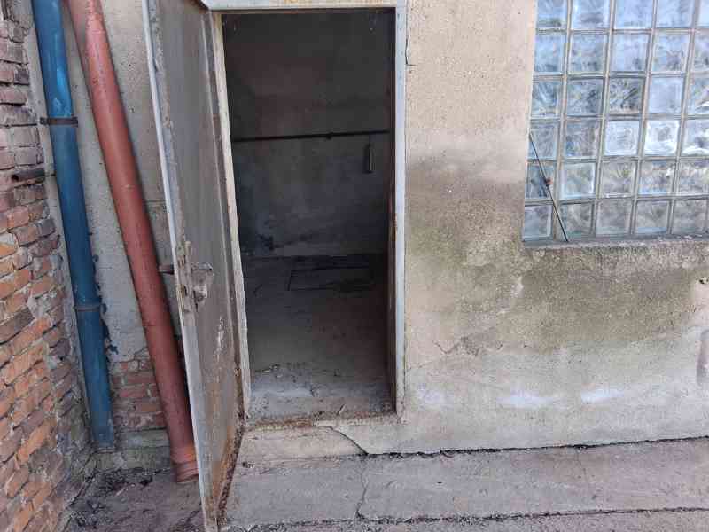 Pronájem zpevněné oplocené panelové plochy - foto 6