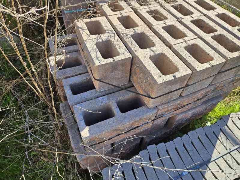 Cihly na plot KB Blok – skořicově oboustraně štípaná - foto 9