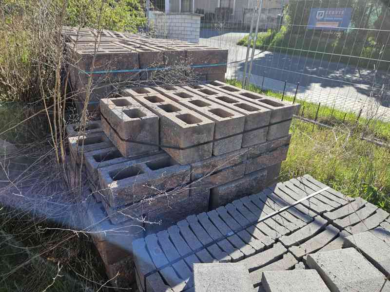 Cihly na plot KB Blok – skořicově oboustraně štípaná - foto 7