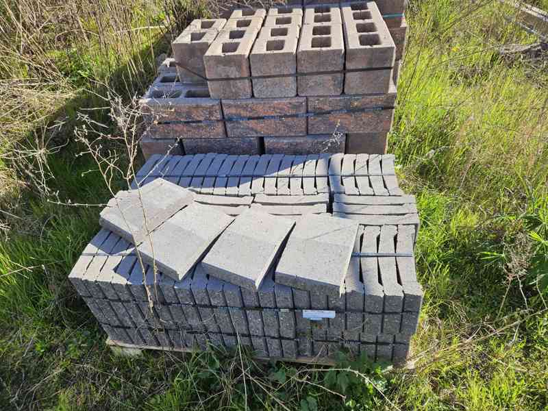 Cihly na plot KB Blok – skořicově oboustraně štípaná - foto 4