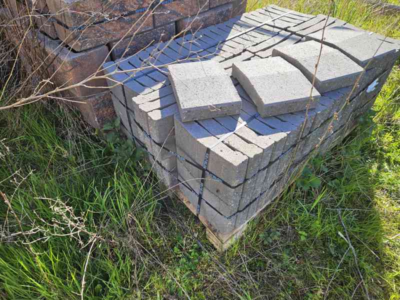 Cihly na plot KB Blok – skořicově oboustraně štípaná - foto 8
