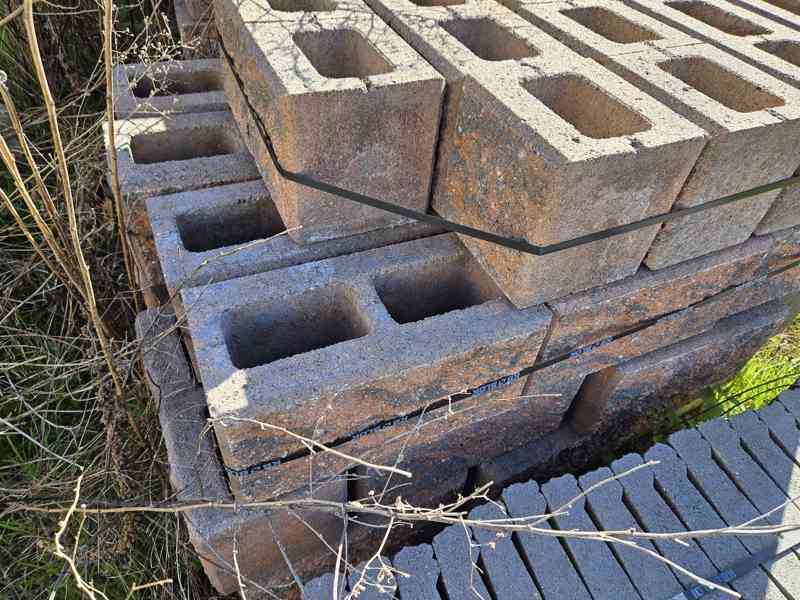 Cihly na plot KB Blok – skořicově oboustraně štípaná - foto 10