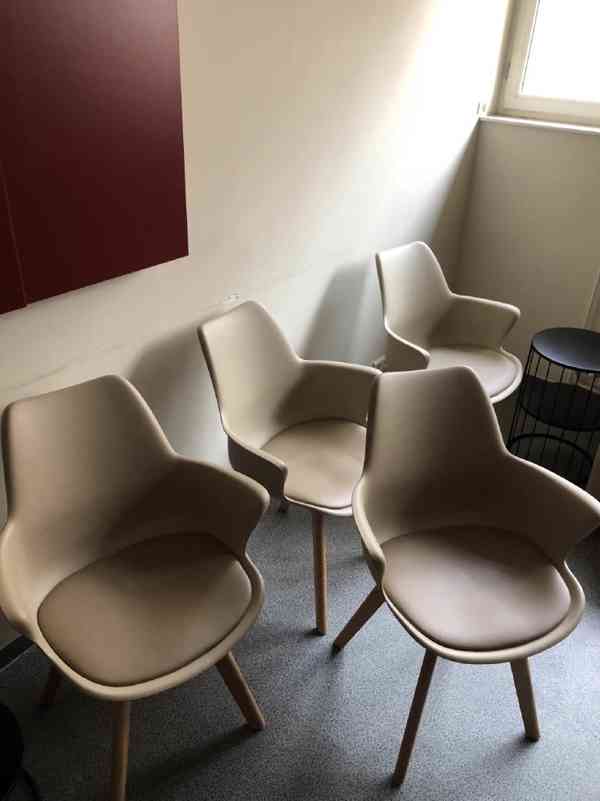 Položka číslo 45 – soubor vybavení ordinace gynekologie - foto 21