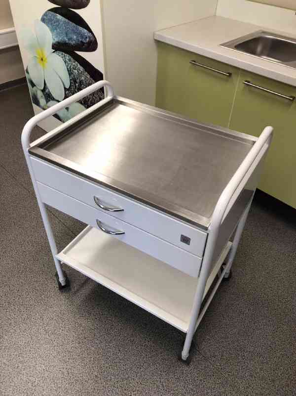 Položka číslo 45 – soubor vybavení ordinace gynekologie - foto 5
