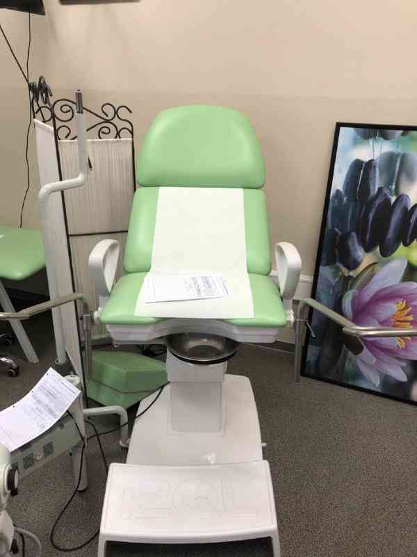 Položka číslo 45 – soubor vybavení ordinace gynekologie - foto 8