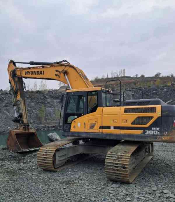30t rypadlo pásák Hyundai HX 300L - foto 5