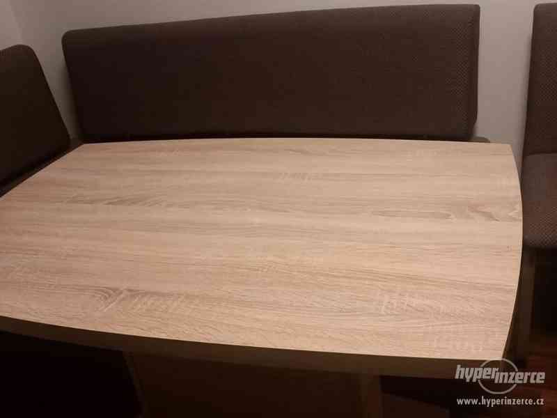 Rohová lavice, dvě židle s jídelním stolem - foto 4