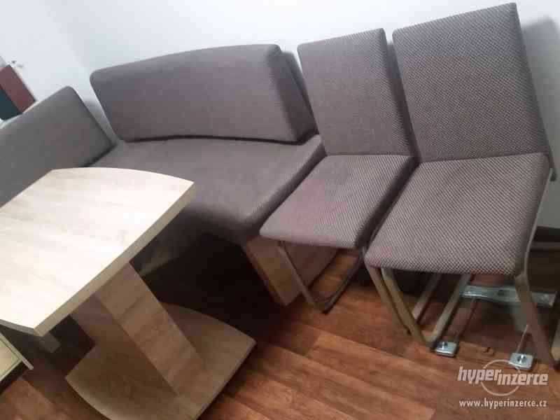 Rohová lavice, dvě židle s jídelním stolem - foto 6