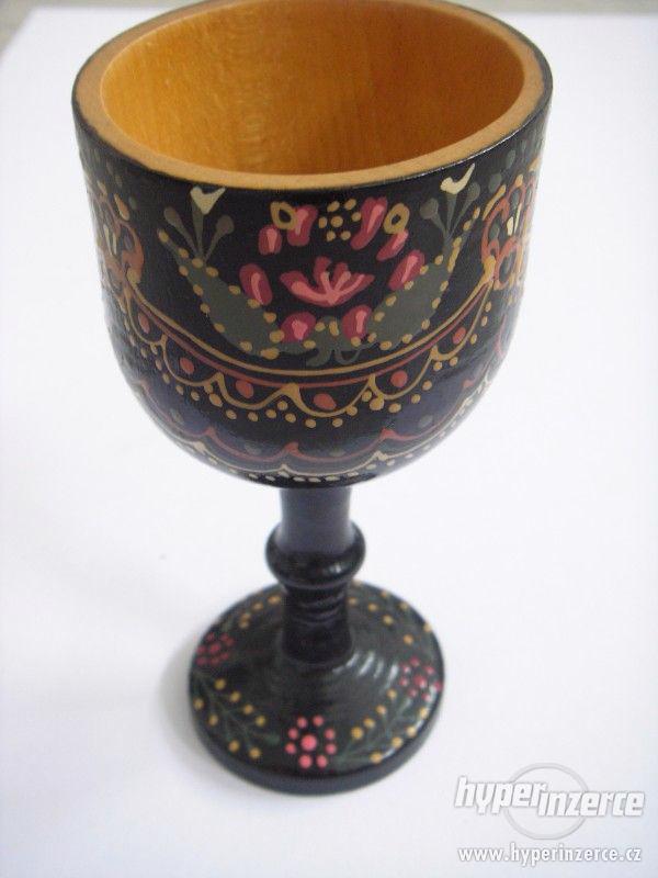 Dřevěný zdobený pohár - foto 4