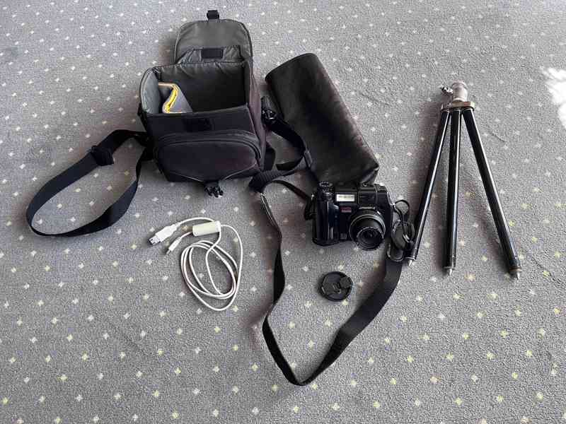 Olympus Camedia C-5050 Zoom - foto 3