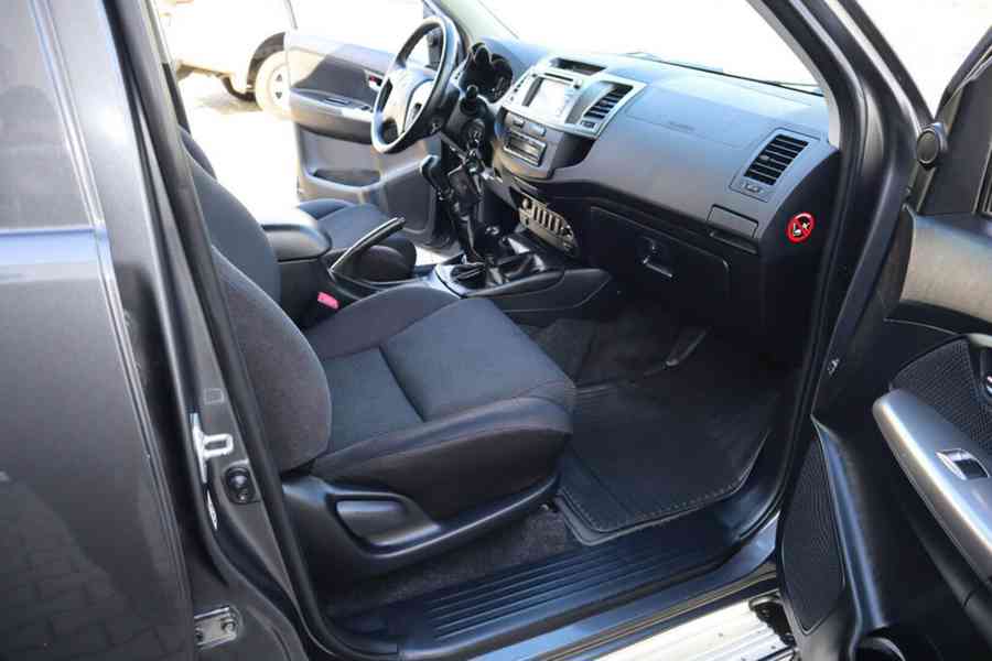Toyota Hilux Double Cab Comfort 3,0d 4x4 126kw - foto 5