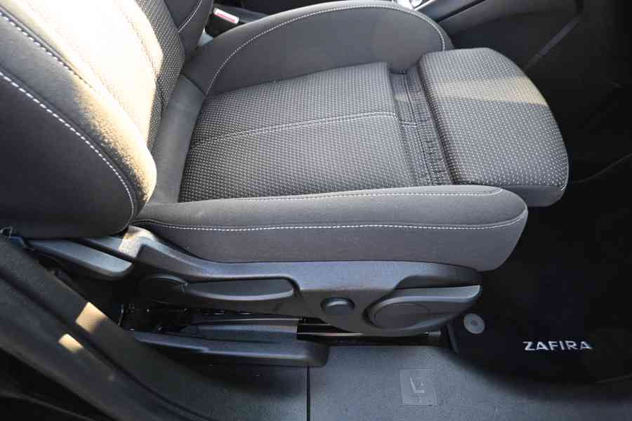 Opel Zafira Tourer 2.0 CDTI 121Kw, 123000km, 7 míst - foto 21