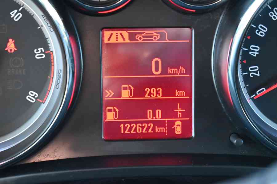 Opel Zafira Tourer 2.0 CDTI 121Kw, 123000km, 7 míst - foto 12