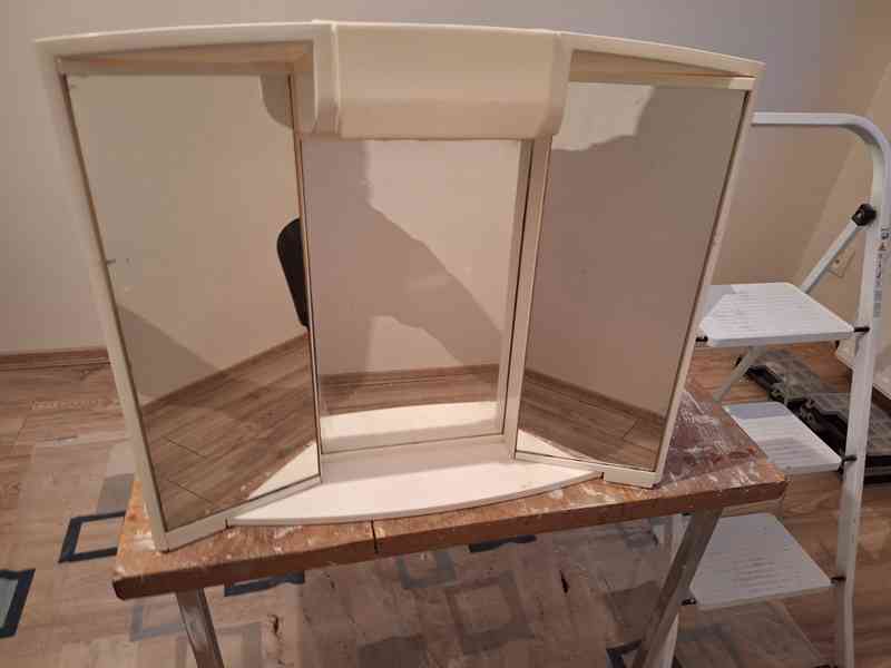 Zrcadlová skříňka do koupelny