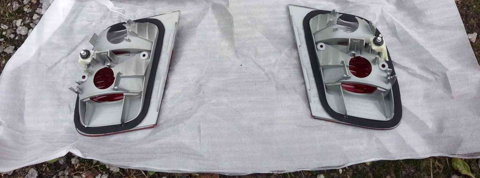 BMW E46 Sedan (facelift) zadní světla do víka kufru. - foto 2