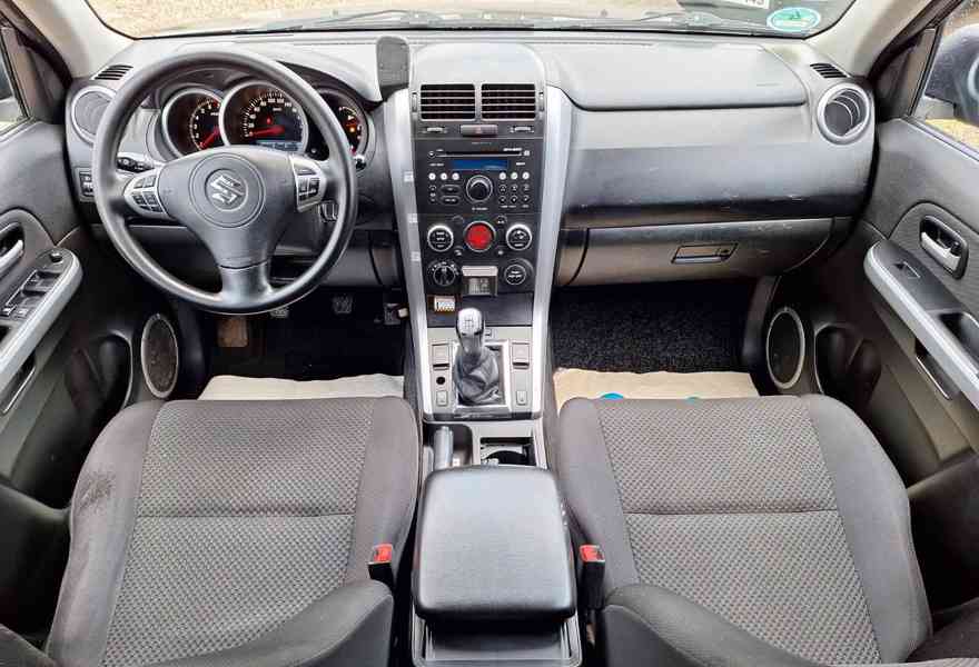 Suzuki Grand Vitara 2.4i 4x4 benzín 124kw - foto 15