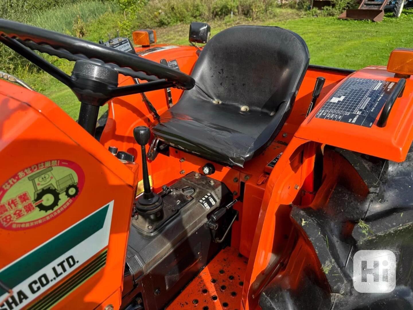 Traktor HINOMOTO E2804 4WD - foto 1