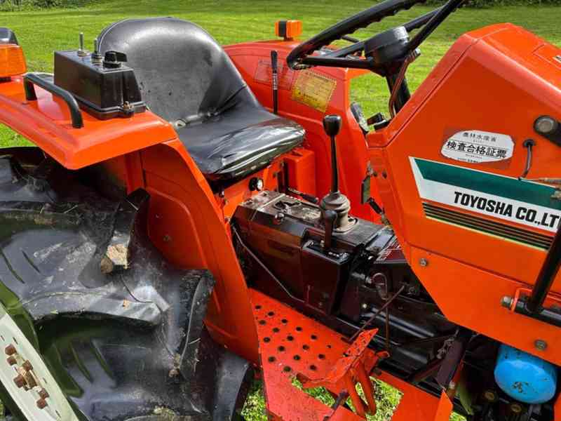 Traktor HINOMOTO E2804 4WD - foto 5