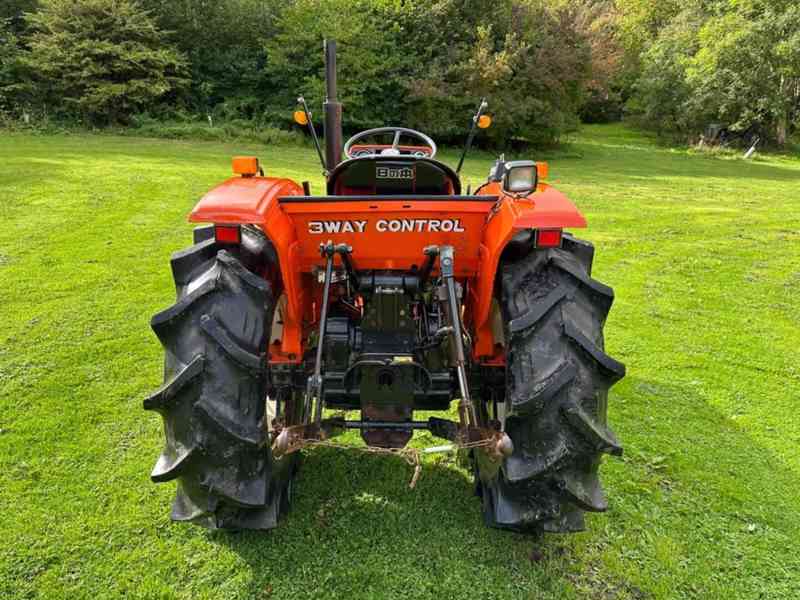 Traktor HINOMOTO E2804 4WD - foto 8