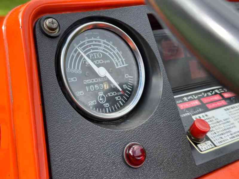 Traktor HINOMOTO E2804 4WD - foto 11