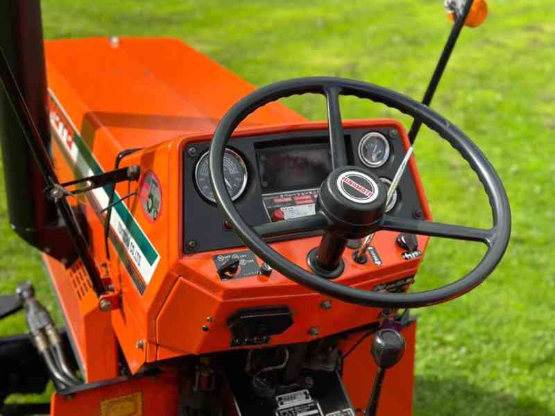 Traktor HINOMOTO E2804 4WD - foto 12