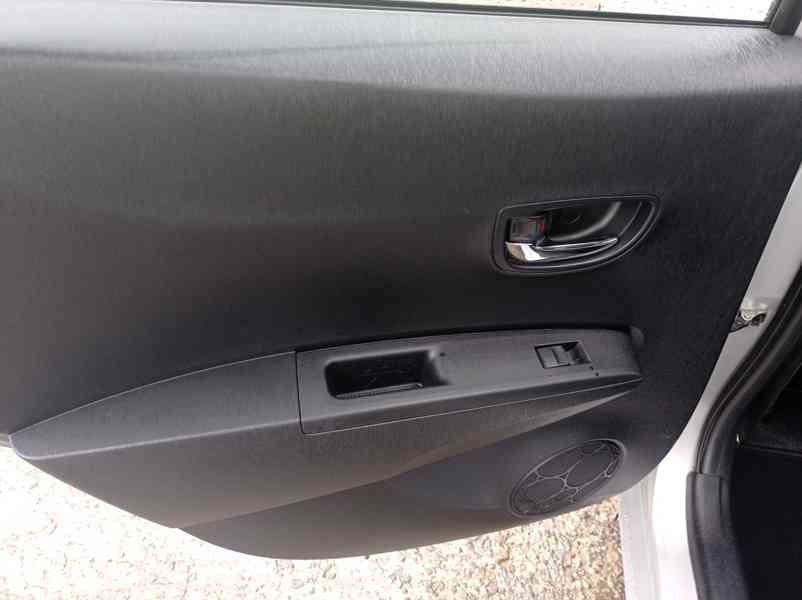 Toyota Yaris 1.3 V-VTi/Navi/Kamera/1Maj - foto 12