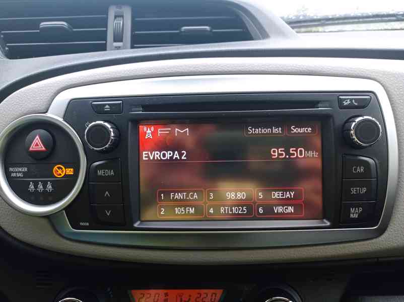 Toyota Yaris 1.3 V-VTi/Navi/Kamera/1Maj - foto 24
