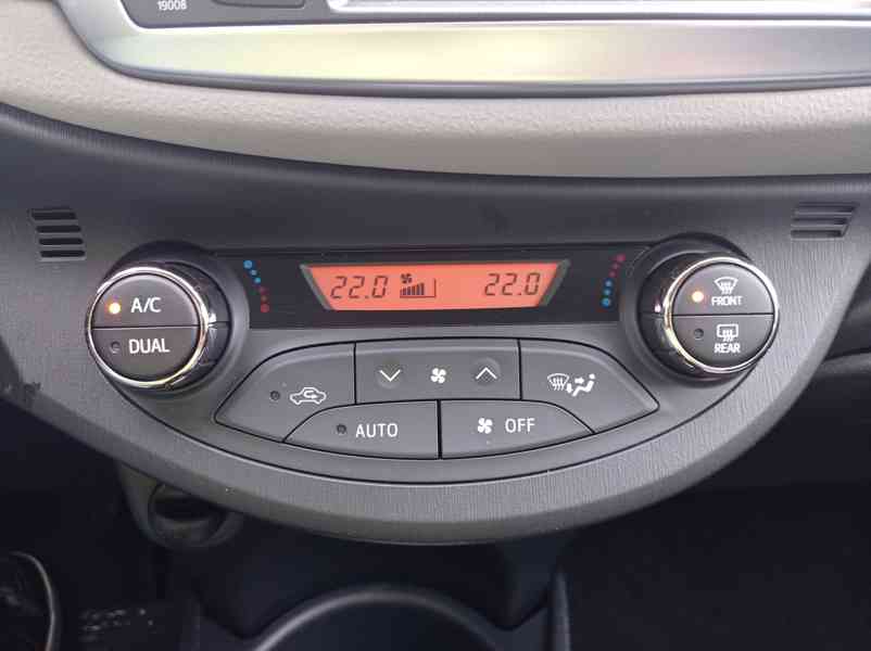 Toyota Yaris 1.3 V-VTi/Navi/Kamera/1Maj - foto 33