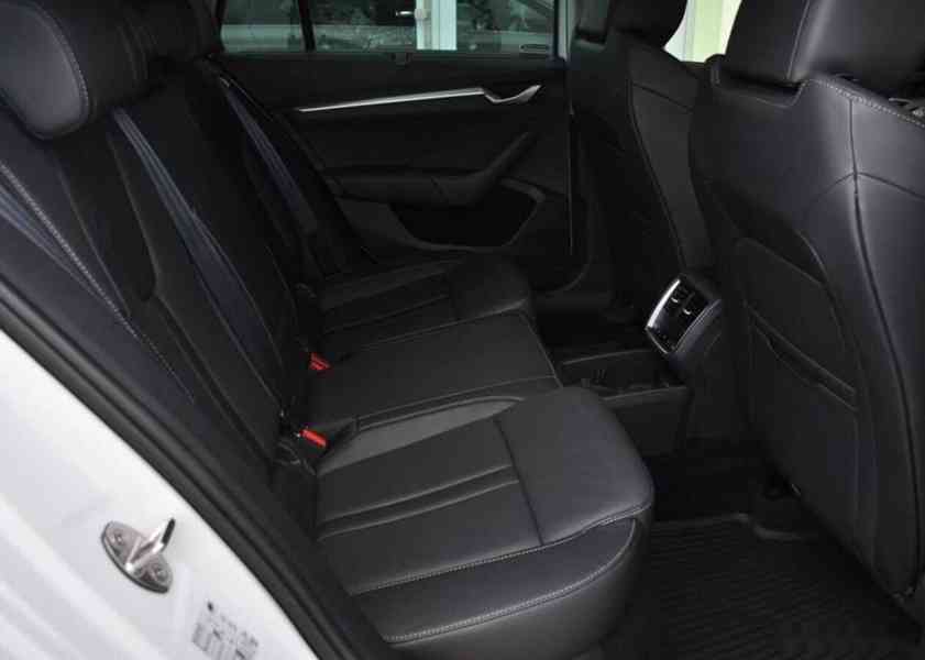 Škoda Octavia 2,0TDi FACELIFT TOP VÝBAVA 1.M - foto 16