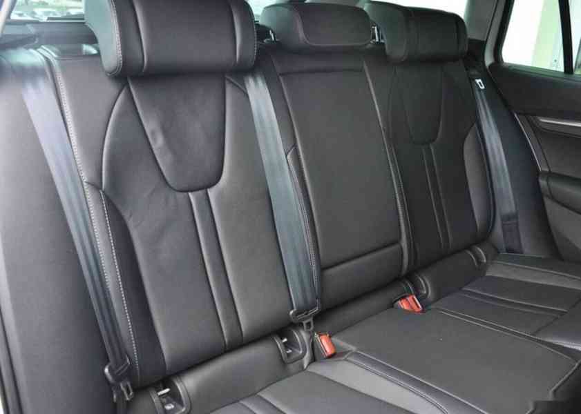 Škoda Octavia 2,0TDi FACELIFT TOP VÝBAVA 1.M - foto 17