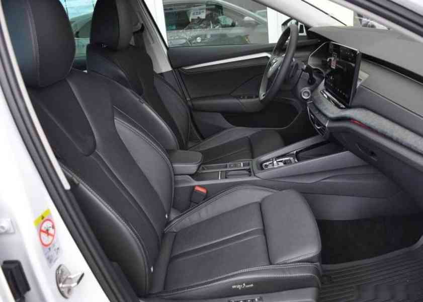 Škoda Octavia 2,0TDi FACELIFT TOP VÝBAVA 1.M - foto 13
