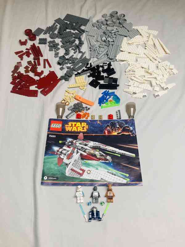 LEGO Star Wars 75051 - Kompletní set s minifigurkami!