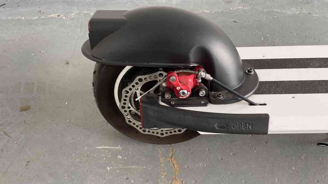 Elektrická koloběžka insportline v perfektním stavu - foto 2