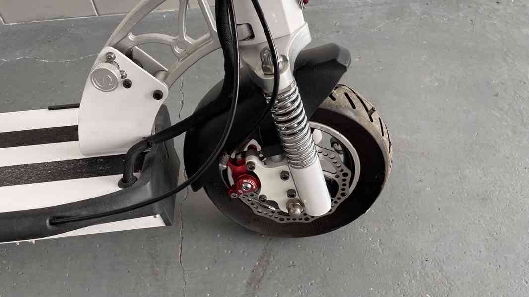 Elektrická koloběžka insportline v perfektním stavu - foto 3