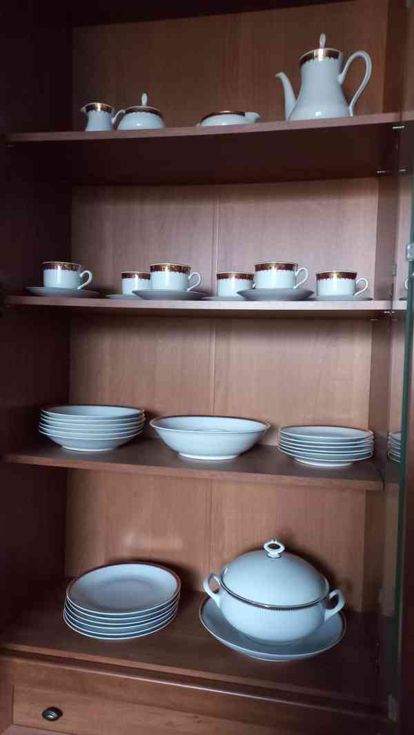 Porcelánový jídelní servis
