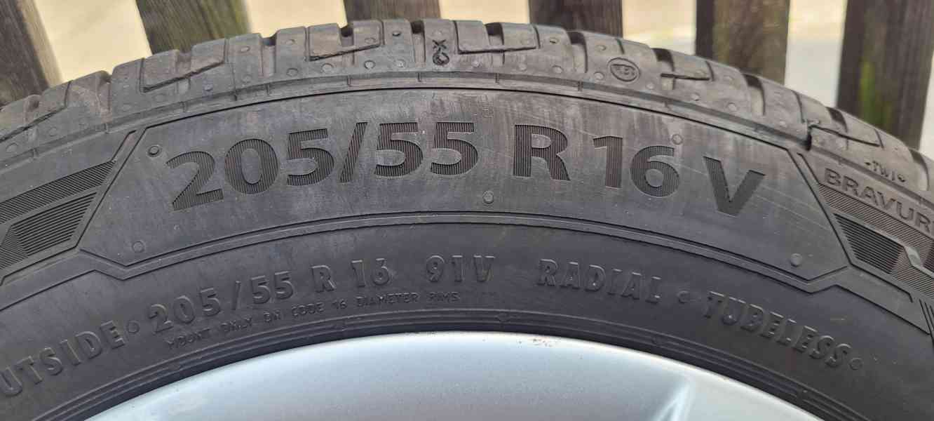 Alu disky 16" + zánovní 80% pneu (Peugeot 807 original) - foto 6