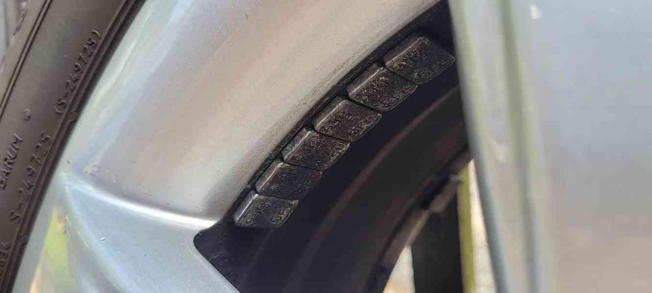 Alu disky 16" + zánovní 80% pneu (Peugeot 807 original) - foto 8