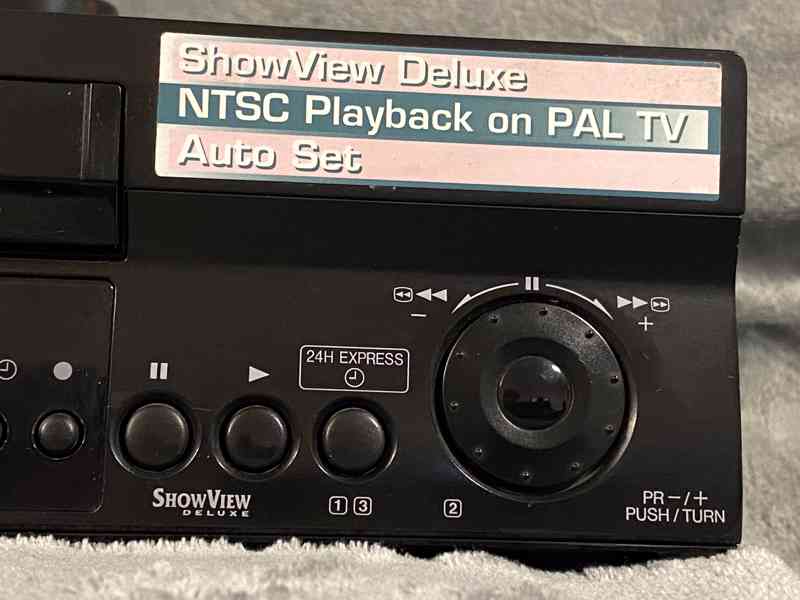 S-VHS-ET videorekordér JVC HR-S6953 s video stabilizátorem - foto 4