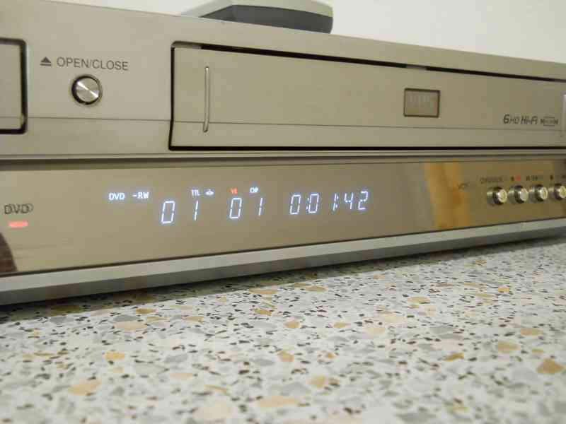 📼>📀VHS-DVD rekordér LG 7300 - foto 5