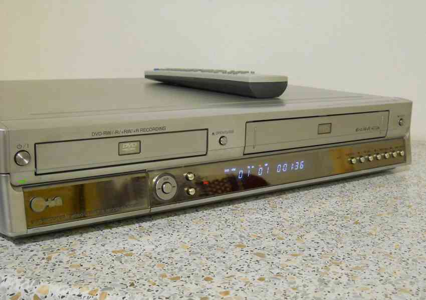 📼>📀VHS-DVD rekordér LG 7300 - foto 3