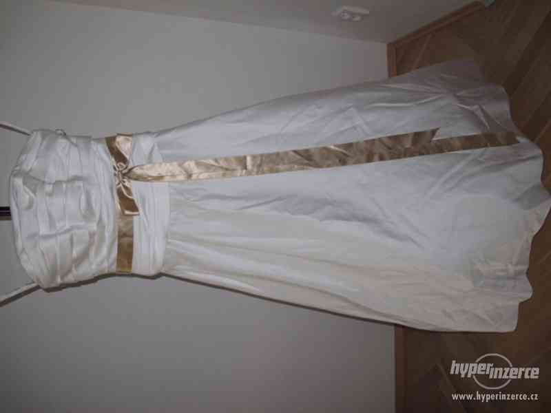 Svatební šaty s krémovou mašlí - foto 1