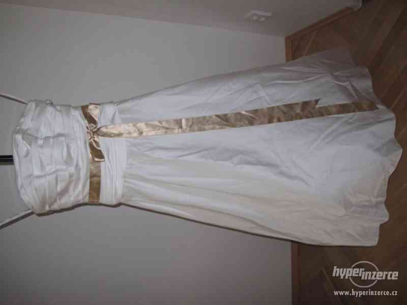Svatební šaty s krémovou mašlí - foto 2