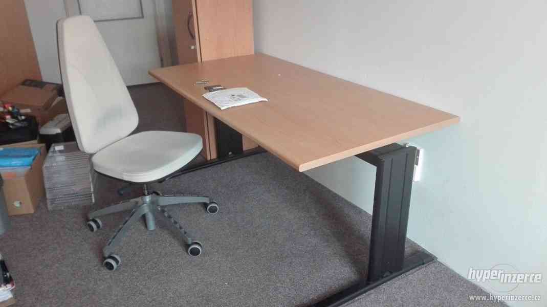2 kancelářské stoly a 2 kancelářské židle + kontejner zdarma - foto 2