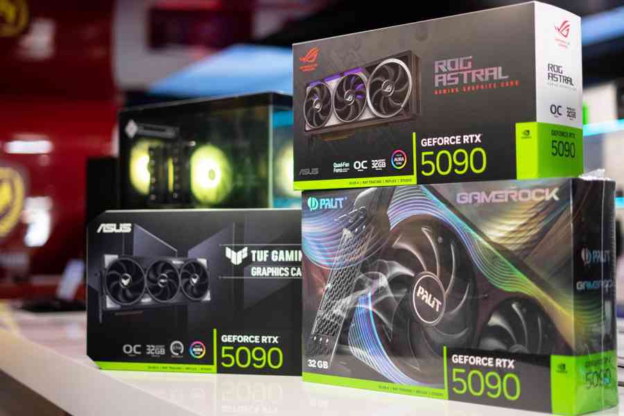 GeForce RTX 5090 , RTX 5080, RTX 5070 Ti, RTX 4090, RTX 4080 - foto 2