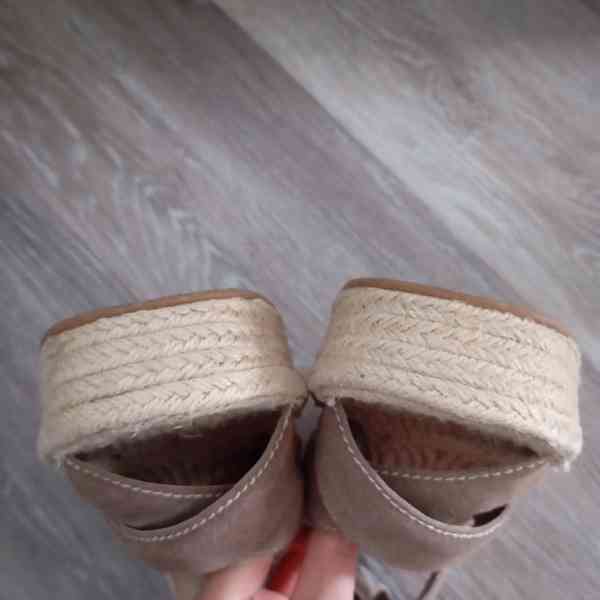 Kožené MNG espadrilky na klínu, vel. 39 - foto 2