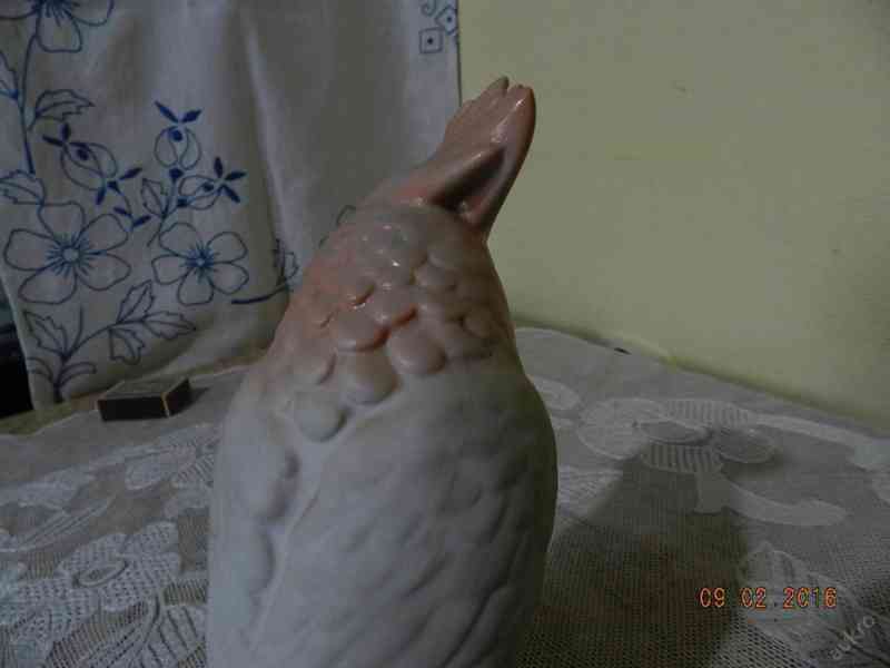 Hezká stará porcelánová soška Papoušek Dux - foto 6