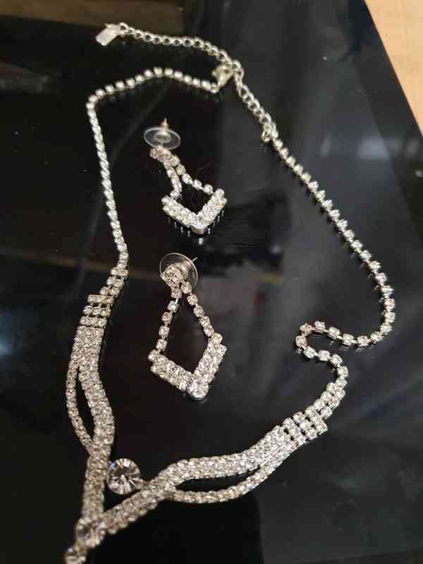 Starý štrasový, stříbrný náhrdelník s naušnicemi