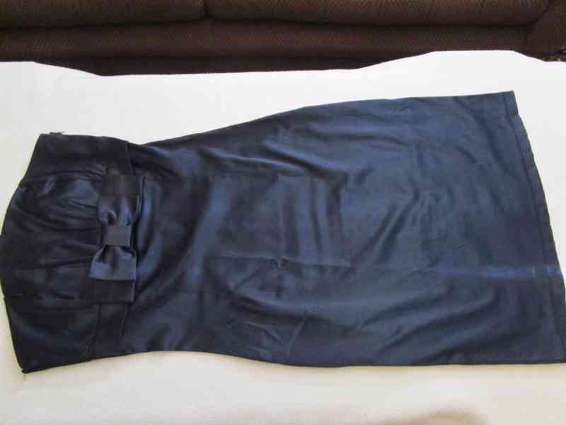 Velmi pěkné černé společenské šaty bez ramínek, vel. XS - foto 5